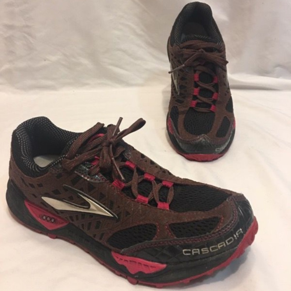 BROOKS Cascadia Trail Running Shoes 7.5 Maroon
